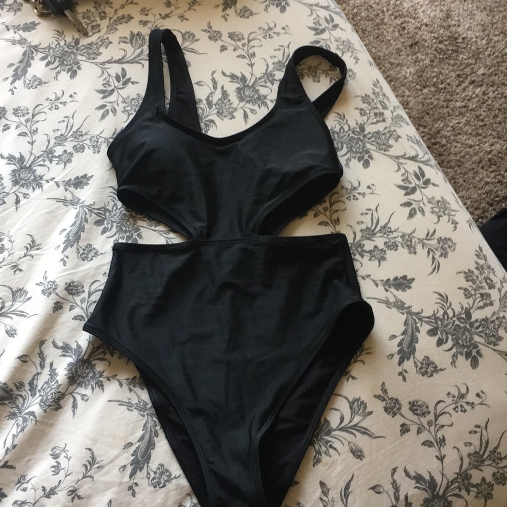 One piece swimsuit with side cutouts!
